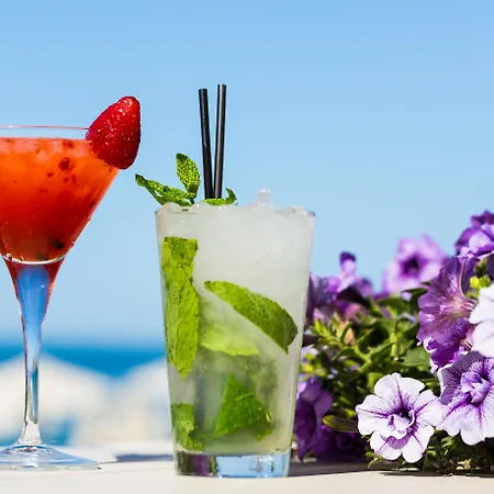 蓝色圆顶酒店 4* 干尼亞