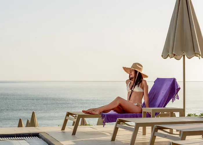 蓝色圆顶酒店 4* 干尼亞