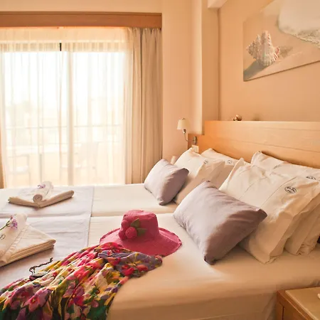 Blue Dome Apartmanhotel Hriszí Aktí Haniá