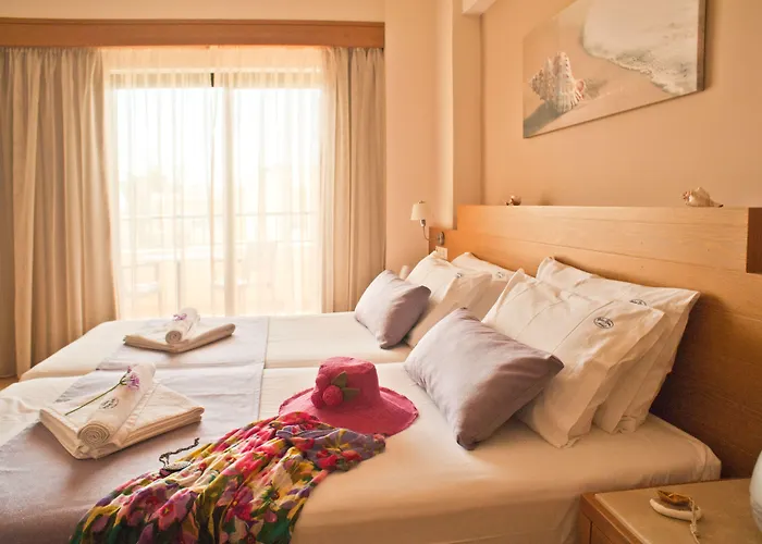 Blue Dome Apartmanhotel Hriszí Aktí Haniá